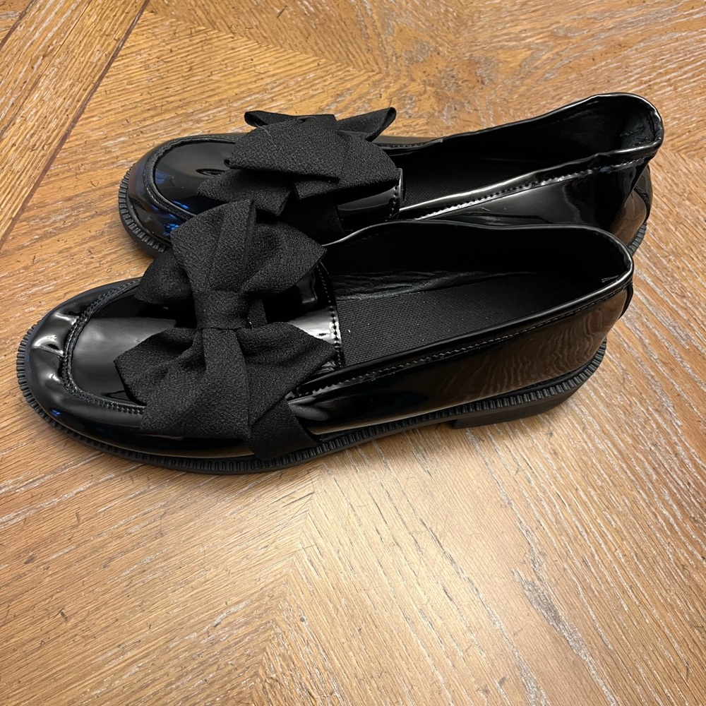 Black Patent Leather Loafers with Bow